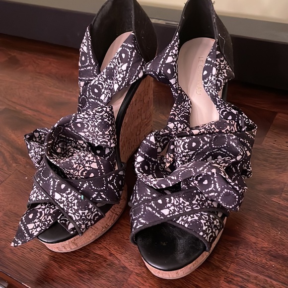 Black and with platform sandals - Picture 5 of 5